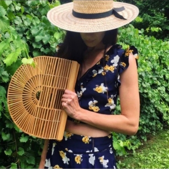 J.O.A. Navy Floral Ruffle Crop Top back off - Picture 3 of 14